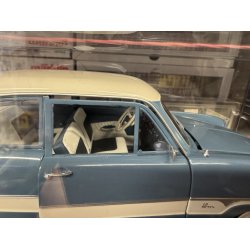 Revell 08880 sj�lden Ford Taunus 12m "Streifen-Taunus" �rgang 1959 Regatta Blue White i metal skala 1:18 