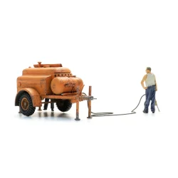 Artitec HO 387.611 Kompressortrailer med tryklufthammer + 2 figur f�rdig model. 