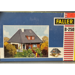 Faller HO B-250 villa