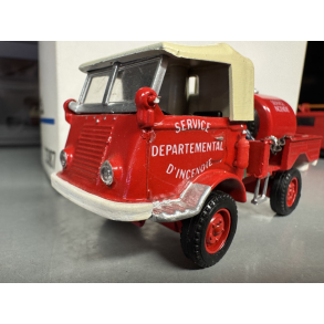 Solido die cast 444 Renault 4x4 brandbil brugt med brugspor Leveres i plastik kasse skala 1:43