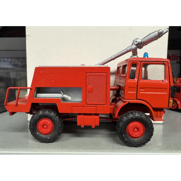 Berliet T373 4x4 i metal udf�relse Stand brugt med en del brugsspor Se billederne tak. Skala 1:43