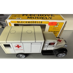 Kovap 0605 blik model ambulance Brugt i ny stand i original emballage emballagen har brug spor. skala 1:32