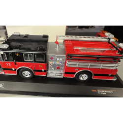 IXO Trf003 Seagrave Marauder II Pelham Brandv�sen �rgang 2007 R�d/sort skala 1:43