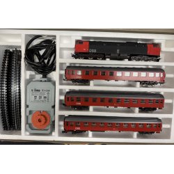 Lima HO 105352sh DSB starts�t MZ 1401 med 3 personvogne styrboks og skinner til DC j�vnstr�m drift