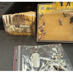 Brugt sammensat sortiment noch figurer skala N 1.160 Ca 35 figurer + vogn