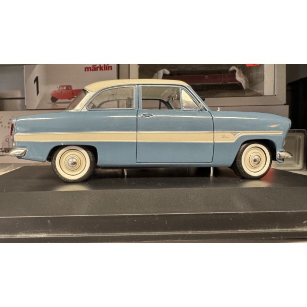 Revell 08880 sj�lden Ford Taunus 12m "Streifen-Taunus" �rgang 1959 Regatta Blue White i metal skala 1:18 