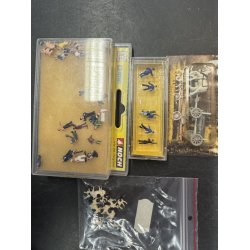 Brugt sammensat sortiment noch figurer skala N 1.160 Ca 35 figurer + vogn