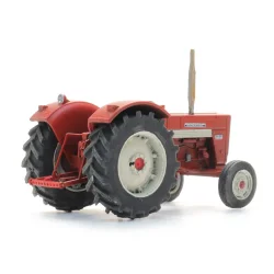 Artitec HO 10.461 McCormick International 624 traktor. 