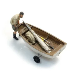 Artitec HO 387.582 Sejlbd Optimist + trailer + figur. Frdig model. 