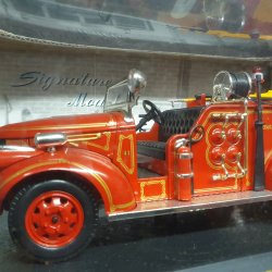 Signature 32348 GMC brandbil Dearboro Fire Dept rgang 1941. Skala 1:32
