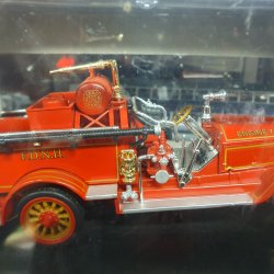 Signature 32371 American LaFrance Fire Pumper Engine 7 rgang 1921. Skala 1:32