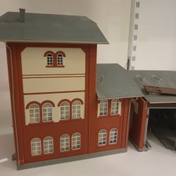 Faller HO 1234 remise 3 vejs med side bygning frdig samlet. Stand se billeder