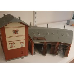 Faller HO 1234 remise 3 vejs med side bygning frdig samlet. Stand se billeder