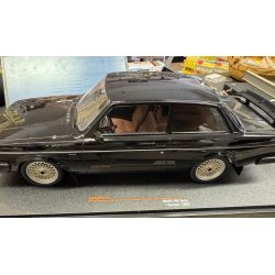 IXO 18CMC178.22 Volvo 240 Turbo r 1984 sort skala 1:18